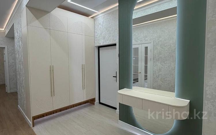 3-бөлмелі пәтер · 100 м² · 8/10 қабат, 18А мкр 5, бағасы: 52 млн ₸ в Актау — фото 2