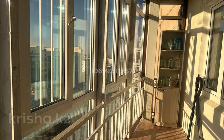 2-комнатная квартира · 56 м² · 9/9 этаж, мкр Кадыра Мырза-Али за 180 000 ₸ в Уральске — фото 3
