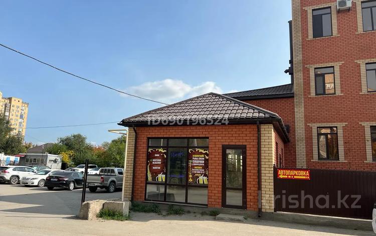 Свободное назначение, офисы, магазины и бутики · 36 м² за 250 000 ₸ в Актобе, мкр 5 — фото 2