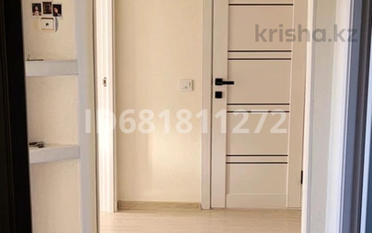 3-комнатная квартира · 70 м² · 6/9 этаж, 5 мкр 2 за 30 млн ₸ в Аксае — фото 2