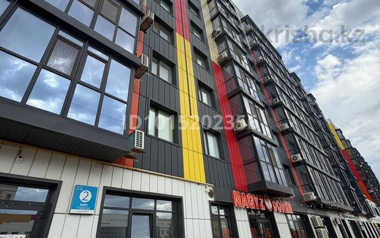 2-комнатная квартира · 60 м² · 2/9 этаж, мкр Жулдыз, Самал 82 — Коняхина за 23 млн ₸ в Уральске — фото 2