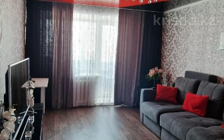 3-комнатная квартира, 60 м², 5/5 этаж, Жекибаева за 14.5 млн 〒 в Караганде, Алихана Бокейханова р-н — фото 2