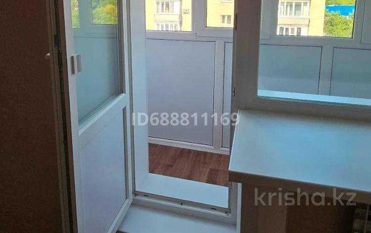 3-комнатная квартира · 54 м² · 9/9 этаж, Набережная им. Протозанова 23 за 22.9 млн ₸ в Усть-Каменогорске, Ульбинский — фото 11