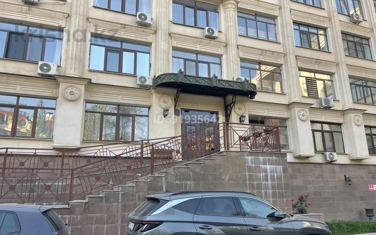 3-бөлмелі пәтер · 103 м² · 4/4 қабат, мкр Юбилейный 25/1, бағасы: 115 млн ₸ в Алматы, Медеуский р-н — фото 13