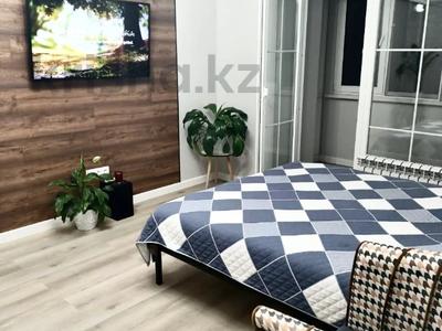 1-комнатная квартира, 35 м², 4/5 этаж, Валиханова — Кабанбай батыра за 51 млн 〒 в Алматы, Медеуский р-н