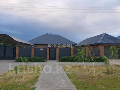 Отдельный дом · 6 комнат · 250 м² · 10 сот., мкр Жулдыз, Тлендиева за ~ 121 млн ₸ в Уральске