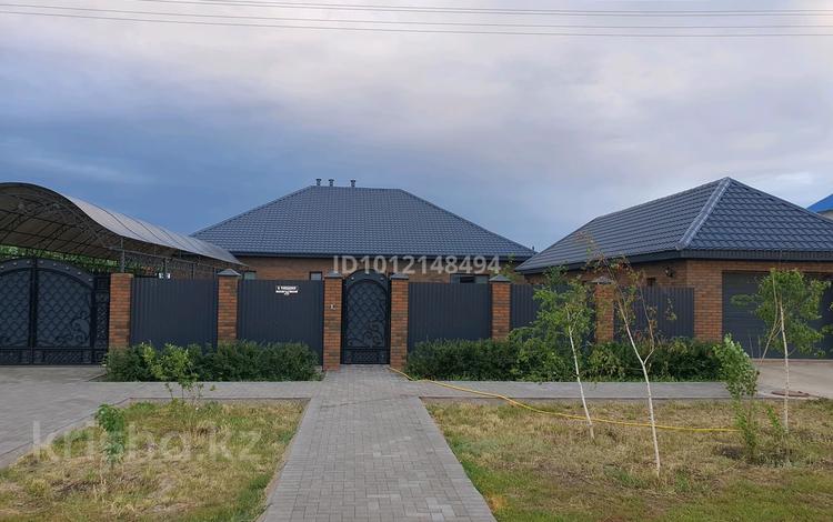 Отдельный дом · 6 комнат · 250 м² · 10 сот., мкр Жулдыз, Тлендиева за ~ 121 млн ₸ в Уральске — фото 2