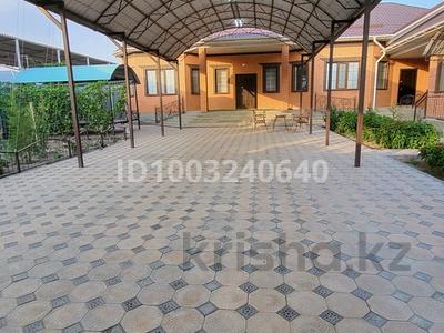 Отдельный дом · 10 комнат · 300 м² · 10 сот., Мыркы Исаев 22 — Взлетный район за 1.2 млн 〒 в 