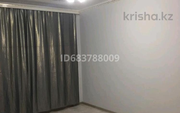 1-комнатная квартира · 35 м² · 2/5 этаж, 4 мкр 12 — Школа 4 за 4 млн ₸ в Алге — фото 2