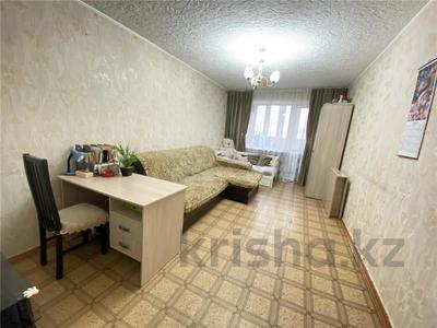 2-комнатная квартира, 52 м², 3/5 этаж, Пришахтинск, 22й микрорайон за 15.5 млн 〒 в Караганде, Алихана Бокейханова р-н