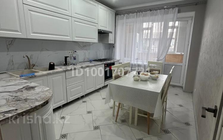 2-бөлмелі пәтер · 75 м² · 5/5 қабат, мкр 4 — сзади Кар Сити, бағасы: 33 млн ₸ в Уральске — фото 2