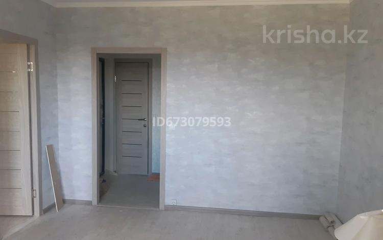 2-комнатная квартира, 49 м², 5/5 этаж, 10 мик 12