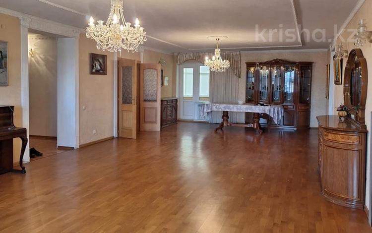 4-комнатная квартира · 200 м² · 5/9 этаж, Пр. Абилкайыр хана 61 за 390 000 ₸ в Актобе — фото 2