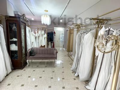 Свободное назначение, офисы, магазины и бутики, салоны красоты, образование, кабинеты и рабочие места, студии · 100 м² за 500 000 ₸ в Алматы, Медеуский р-н