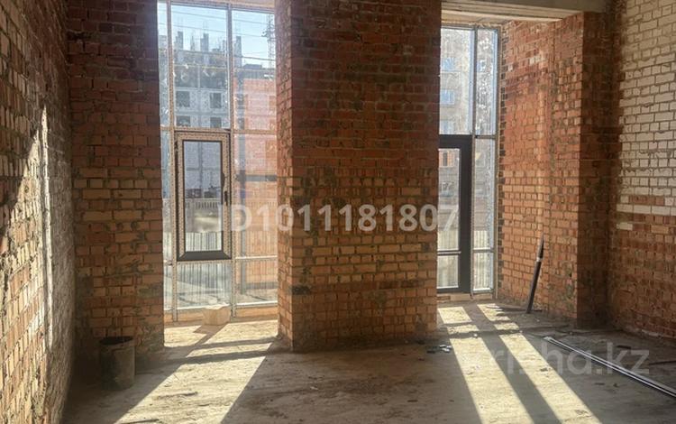 Свободное назначение, офисы, магазины и бутики, салоны красоты, медцентры и аптеки, образование, развлечения, кабинеты и рабочие места, студии · 75 м² за 500 000 ₸ в Петропавловске — фото 2