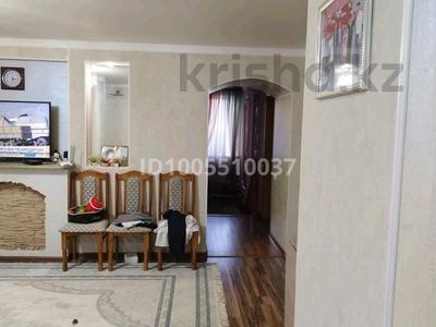 5-комнатная квартира · 138 м² · 1/5 этаж, мкр 8, Бр Жубанова 296 — 1 школа за 35 млн 〒 в Актобе