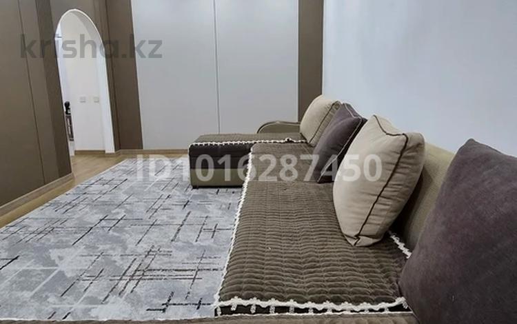 3-комнатная квартира · 90 м² · 1/16 этаж, мкр Шымсити, Квартал 189 15 за 300 000 ₸ в Шымкенте, Абайский р-н — фото 2