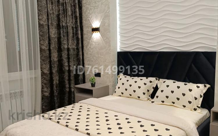 1-комнатная квартира · 40 м² · 4/9 этаж, мкр Кокжиек, Жолымбет — Мкр Кокжиек, мкр Кемел за 15 000 ₸ в Алматы, Жетысуский р-н — фото 2