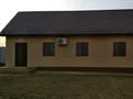 Часть дома · 3 комнаты · 80 м² · 10 сот., мкр Кара депо, ул. Жиренше шешен 22а — Рядом автобусная остановка и школа. Дом вдоль дороги за 18 млн ₸ в Атырау
