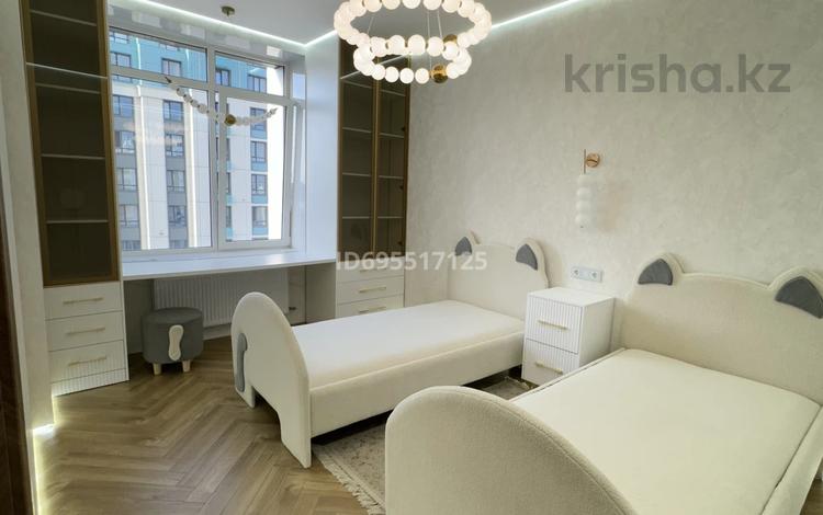 3-комнатная квартира, 99.3 м², 10/16 этаж, Улы дала 37 — Кабанбай батыра