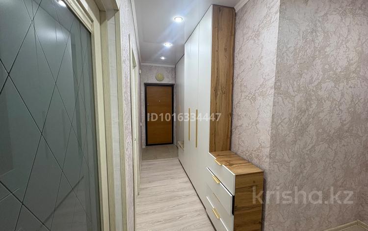 2-комнатная квартира · 56.4 м² · 1/5 этаж, мкр Нурсая, Мкрн Нурсая 70 за 220 000 ₸ в Атырау — фото 2