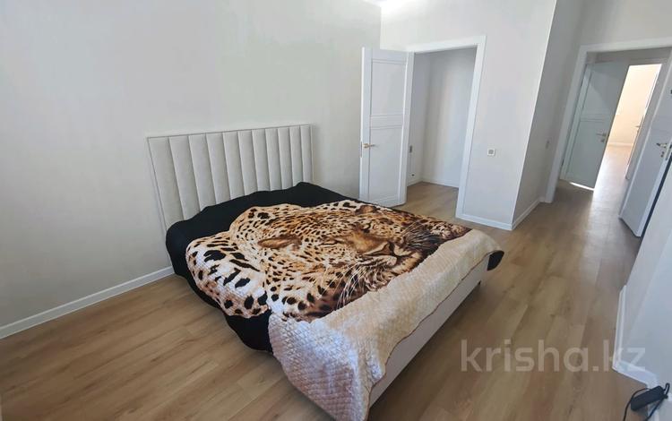 3-комнатная квартира · 90 м² · 6 этаж, Шамши Калдаяков 61 за 300 000 ₸ в Астане, Сарайшык р-н — фото 2