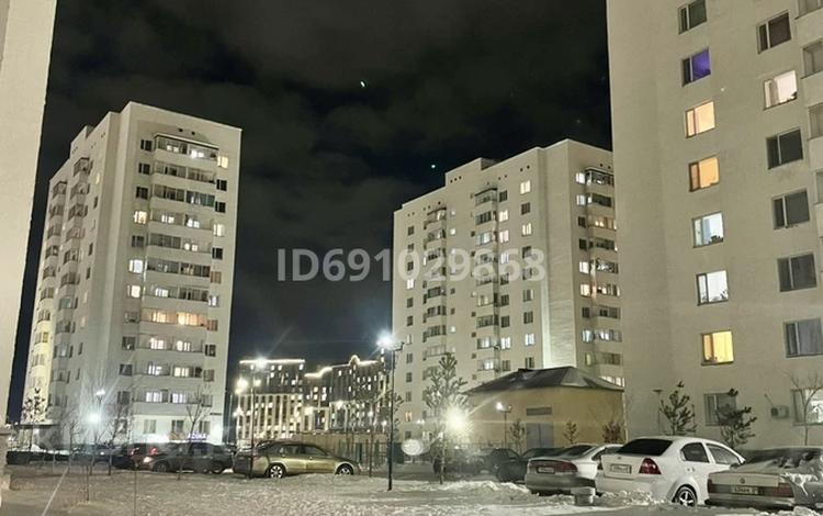 1-комнатная квартира, 37 м², 9/12 этаж, Ермека Серкебаева 33/2 — Чингиза Айтматова - Косшыгулулы