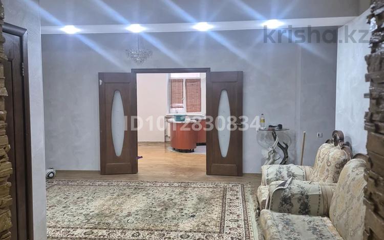 4-бөлмелі пәтер · 235 м² · 2/5 қабат, 13-й мкр 21, бағасы: 500 000 ₸ в Актау — фото 2