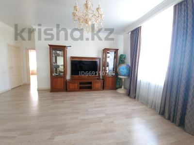 5-бөлмелі пәтер · 210 м² · 9/9 қабат, Бекмаханова 115/1 — Назарбаева, бағасы: 500 000 〒 в Павлодаре