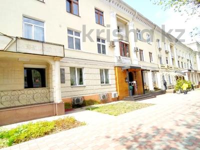 4-комнатная квартира · 87 м² · 2/3 этаж, Абылай хана 123 — Жамбыла за 120 млн 〒 в Алматы, Алмалинский р-н