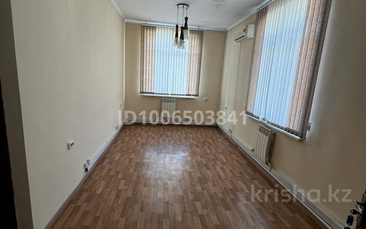 Офисы · 20 м² за 50 000 ₸ в Шымкенте, Аль-Фарабийский р-н — фото 2