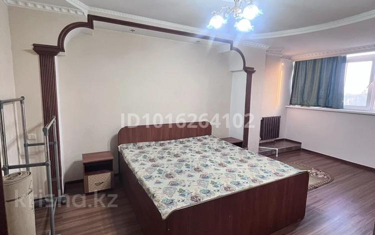 3-бөлмелі пәтер · 101 м² · 4/9 қабат, 12 ш/а. — Возле ТД Айда, бағасы: 250 000 ₸ в Актобе, мкр 12 — фото 2
