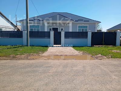 Дом · 4 комнаты · 130 м², мкр Жулдыз, Алатау 8/2 — Нургиса Тлендеиева за 40 000 ₸ в Уральске