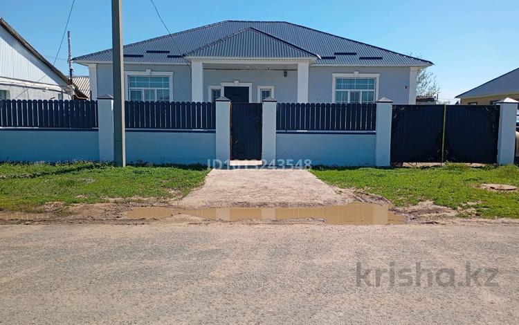 Дом · 4 комнаты · 130 м², мкр Жулдыз, Алатау 8/2 — Нургиса Тлендеиева за 40 000 ₸ в Уральске — фото 2