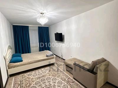 1-комнатная квартира · 45 м² · 1/5 этаж, мкр. Алтын орда, Мкр. Алтын орда, Мустафа Шокай 338а — В центре Батыса, хорошая геолокация, тихий двор, всё в шаговой доступн за 12 000 〒 в Актобе