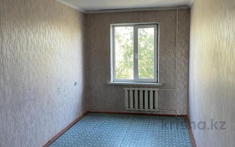 2-комнатная квартира, 46 м², 4/5 этаж, 4 мкрн за 12.8 млн 〒 в Талдыкоргане — фото 2