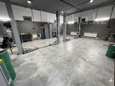 Жқб, автосервистер мен көлік жуу · 190 м², бағасы: 70 млн ₸ в Актобе, мкр Гормолзавод