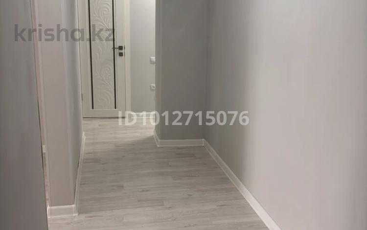 3-бөлмелі пәтер · 73 м² · 8/10 қабат, мкр 8 101 стрелк. 6/1, бағасы: 24.5 млн ₸ в Актобе — фото 2