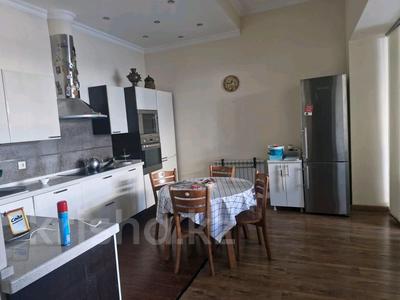 4-комнатная квартира · 180 м² · 1/3 этаж, Динмухаммед Кунаев 12 за 700 000 ₸ в Астане, Есильский р-н