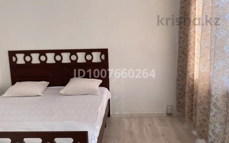1-комнатная квартира · 60 м² · 2/5 этаж, 10 микрорайон 7 за 120 000 ₸ в Аксае — фото 2