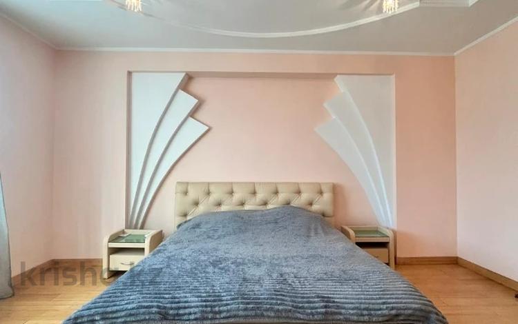 4-комнатная квартира · 165 м² · 4/18 этаж, мкр Самал-2, Достык 97 за 750 000 ₸ в Алматы, Медеуский р-н — фото 3