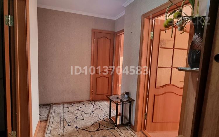 3-бөлмелі пәтер · 62.5 м² · 3/5 қабат, 19-шағынаудан, Майкудук, 19 микрорайон 45А — феллида, школа 82, бағасы: 18.5 млн ₸ в Караганде, Алихана Бокейханова р-н — фото 2