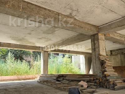 Отдельный дом · 6 комнат · 330 м² · 5 сот., Саратовская 23 — улица Средняя и Саратовская за 58 млн ₸ в Алматы, Медеуский р-н
