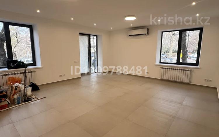 Магазины и бутики · 72.5 м² за 180 млн ₸ в Алматы — фото 6