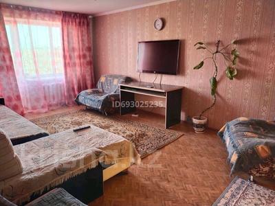 2-комнатная квартира, 43 м², 4/5 этаж посуточно, Казахстанская 143 — Жансугурова за 8 000 〒 в Талдыкоргане