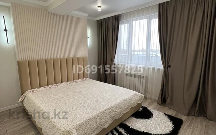 2-комнатная квартира, 54 м², 5/5 этаж помесячно, Халиуллина 196/1