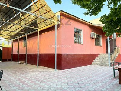 Аренда домов или дач посуточно в Туркестанской обл.: Дом · 5 комнат · 215 м², Ықылас 15 — 3 за 30 000 〒 Дом · 5 комнат · 215 м², Ықылас 15 — 3 за 30 000 〒 в Туркестане