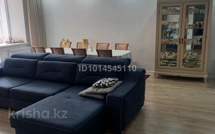 2-бөлмелі пәтер · 83.5 м² · 6/9 қабат, Исы байзакова 131/1 — Рынок квазар, бағасы: 47 млн ₸ в Павлодаре — фото 2