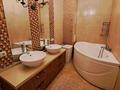 3-комнатная квартира · 100 м² · 3/9 этаж, Богенбай батыра 279 за 500 000 ₸ в Алматы, Алмалинский р-н — фото 3