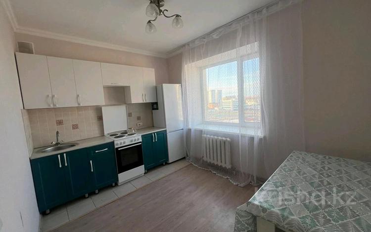 3-комнатная квартира, 75 м², 8/12 этаж помесячно, Сыганак 2